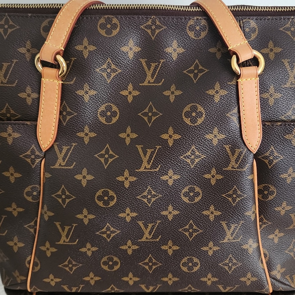 Authentic Louis Vuitton Monogram Totally MM
